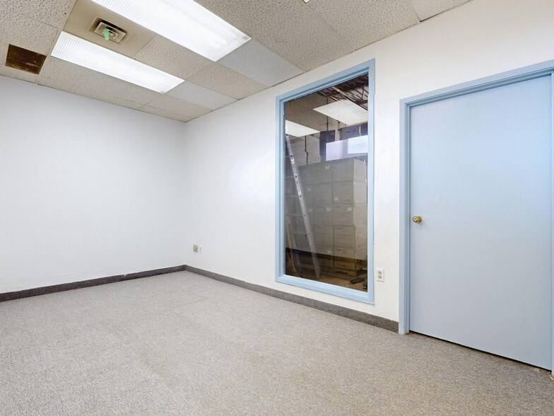 More Photos Of 1291 Matheson Blvd E, Mississauga Warehouse For Sale