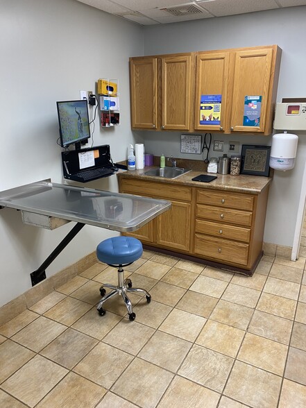 More Photos Of 101 Bahama Rd, Bahama Medical For Sale