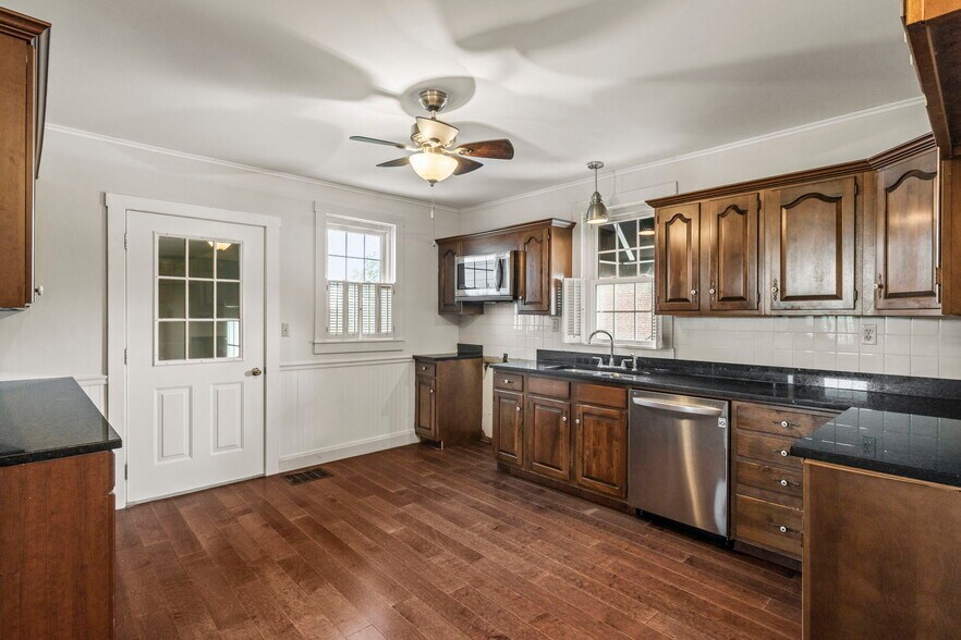 More Photos Of 29614 Tarlton Adelphi Rd, Laurelville Hospitality For Sale