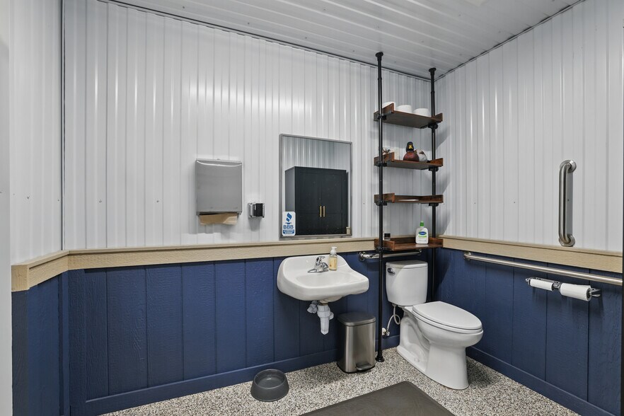 More Photos Of 663 Valerie Ave, Hudson Self Storage For Sale