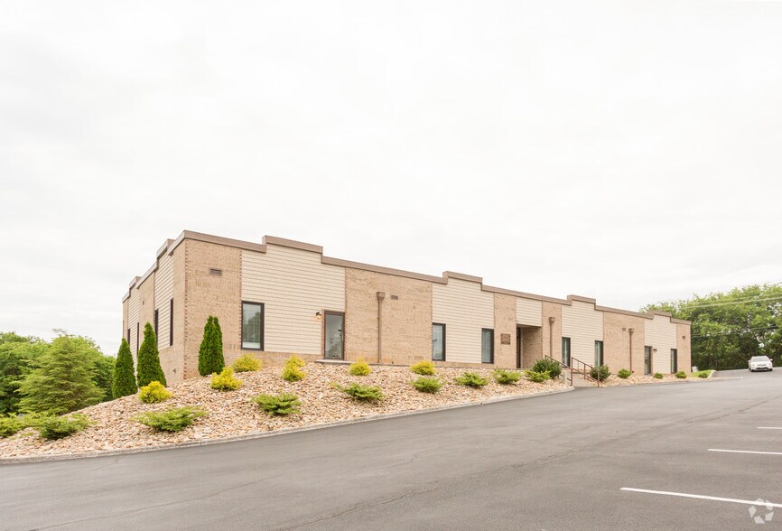 More Photos Of 1117-1137 E Lamar Alexander Pky, Maryville Medical For Lease