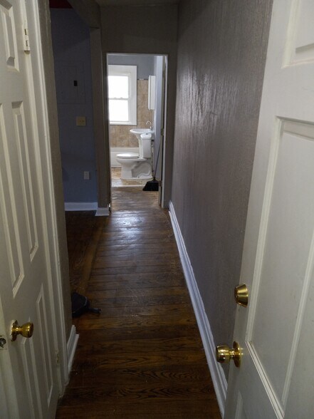 More Photos Of 1874 Marloes Ave, Cleveland Apartments For Sale