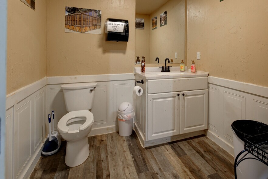 More Photos Of 14079 SW Commercial Loop Rd, Terrebonne Warehouse For Sale