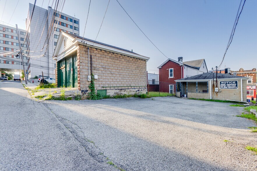 More Photos Of 745 E Warrington Ave, Pittsburgh Medical For Lease