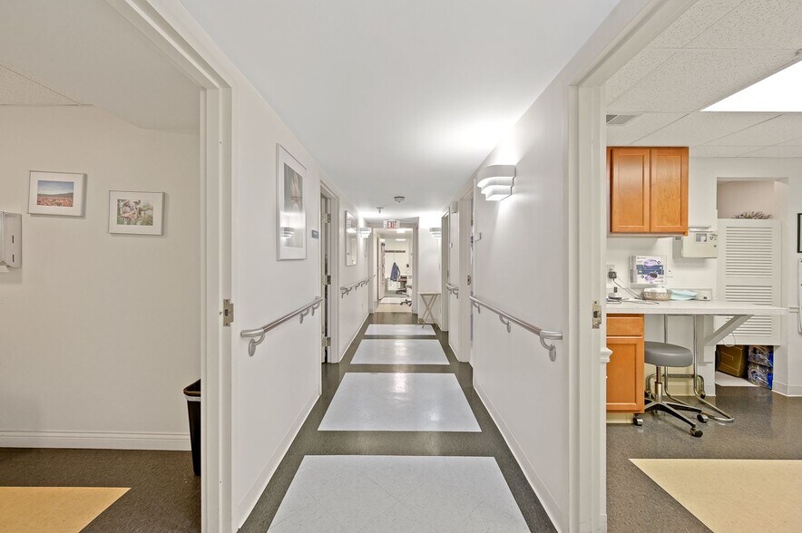 More Photos Of 71 E Hollister St, Cincinnati Medical For Lease