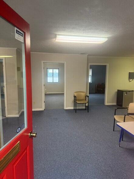 More Photos Of 114 S Maple St, Winchester Office For Lease