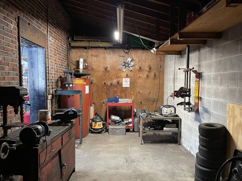 More Photos Of 4004 Hixson Pike, Chattanooga Service Station For Sale