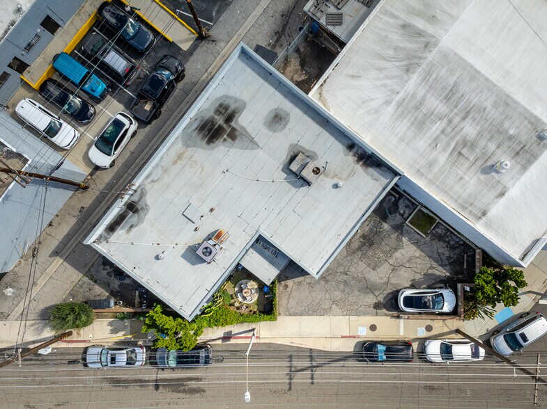 More Photos Of 2720 N Ontario St, Burbank Warehouse For Lease