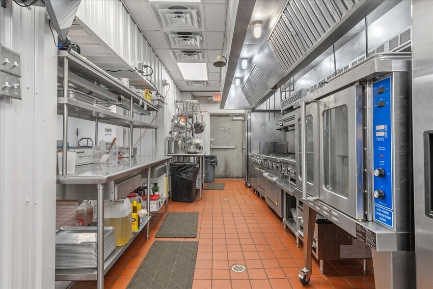 More Photos Of 19112 Keep Tryst Rd, Knoxville Restaurant For Sale