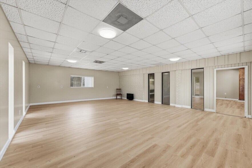 More Photos Of 8438 Windfern Rd, Houston Light Manufacturing For Lease