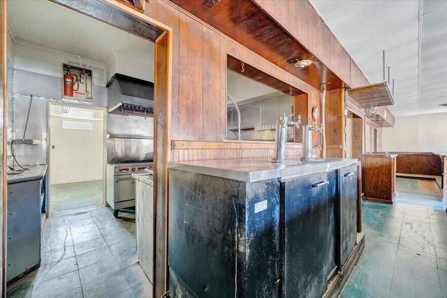 More Photos Of 630 Lowe St, Buchanan Restaurant For Sale