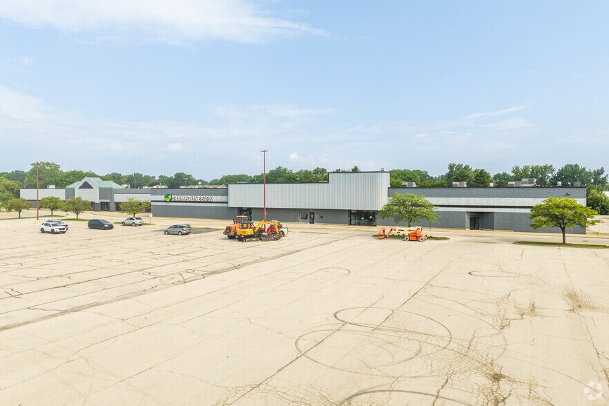 Primary Photo Of 5055 Jackman Rd, Toledo Unknown For Lease