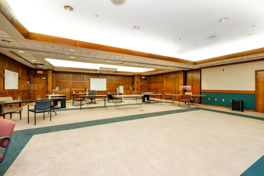 More Photos Of 147 Dinkel Ave, Mount Crawford Medical For Lease