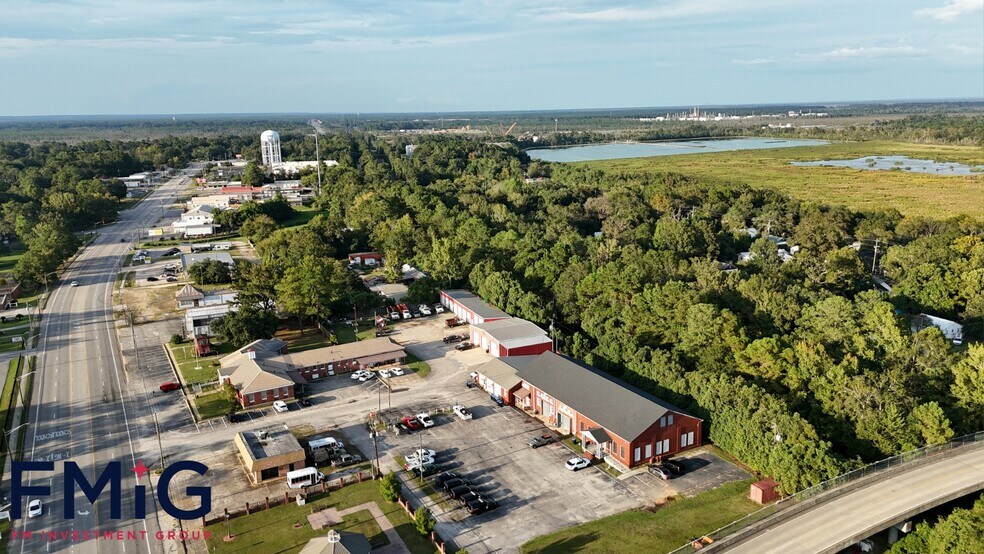 More Photos Of 156 N Craft Hwy, Chickasaw Storefront For Sale