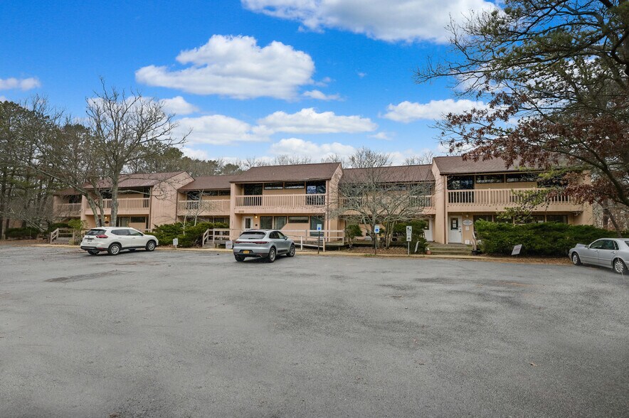 More Photos Of 16 Goodfriend Dr, East Hampton Office Residential For Lease