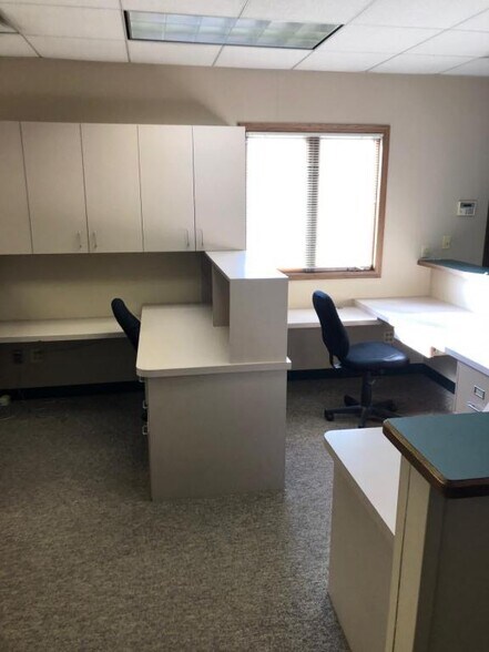 More Photos Of 1105 E Algonquin Rd, Arlington Heights Office For Lease