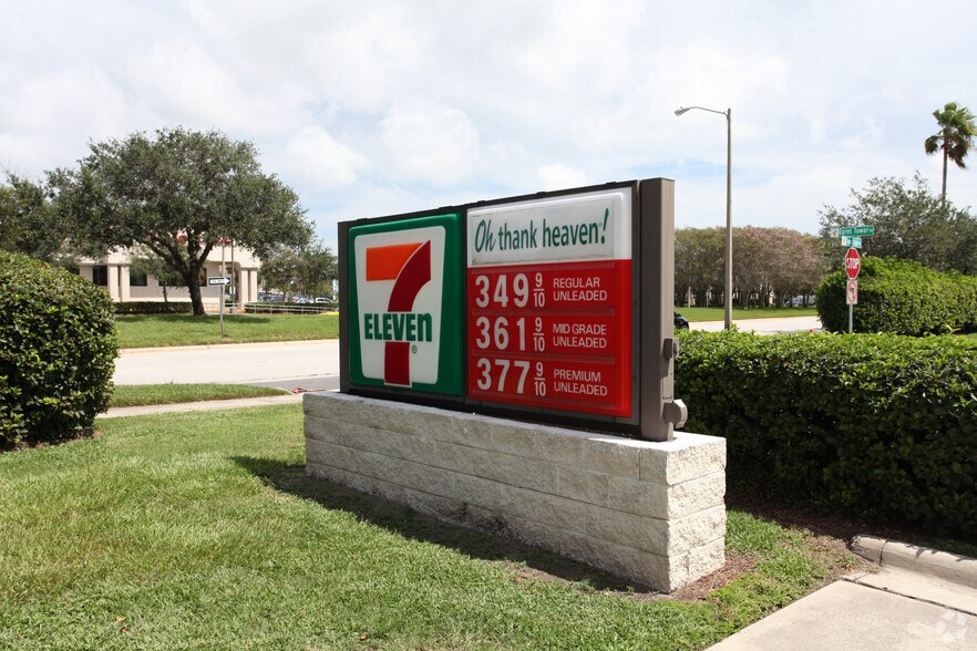 More Photos Of 13902 Egret Tower Dr, Orlando Freestanding For Lease