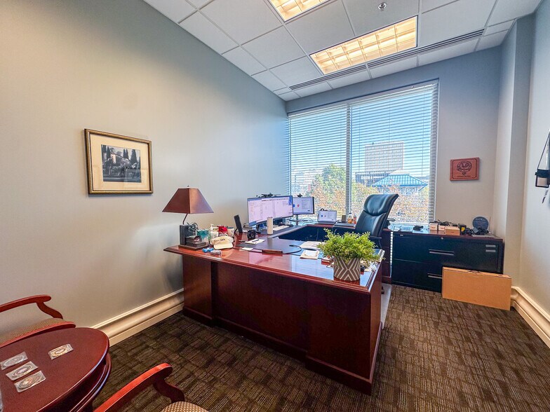 More Photos Of 100 Church St SW, Huntsville Office Residential For Lease