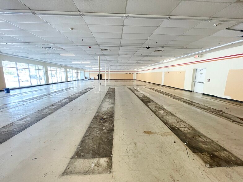 More Photos Of 240 Portion Rd, Ronkonkoma Unknown For Lease