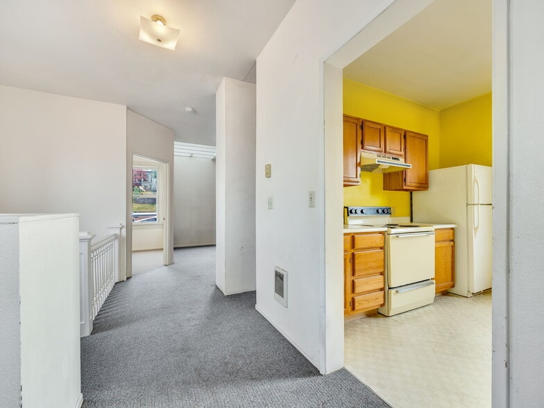 More Photos Of 1178 Franklin Ave, Astoria Office For Sale
