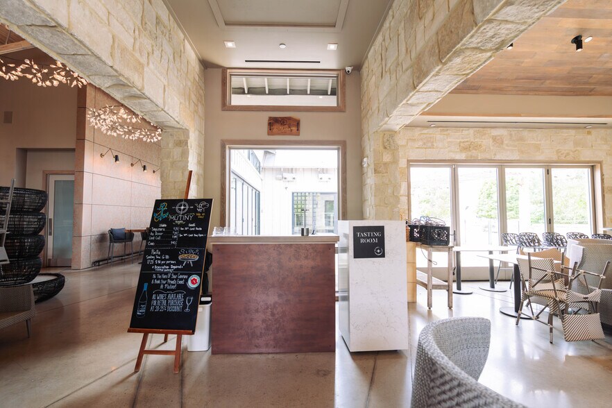 More Photos Of 1124 Usener St, Houston Freestanding For Sale