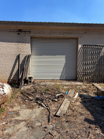 More Photos Of 307 S US-29, Hogansville Showroom For Lease