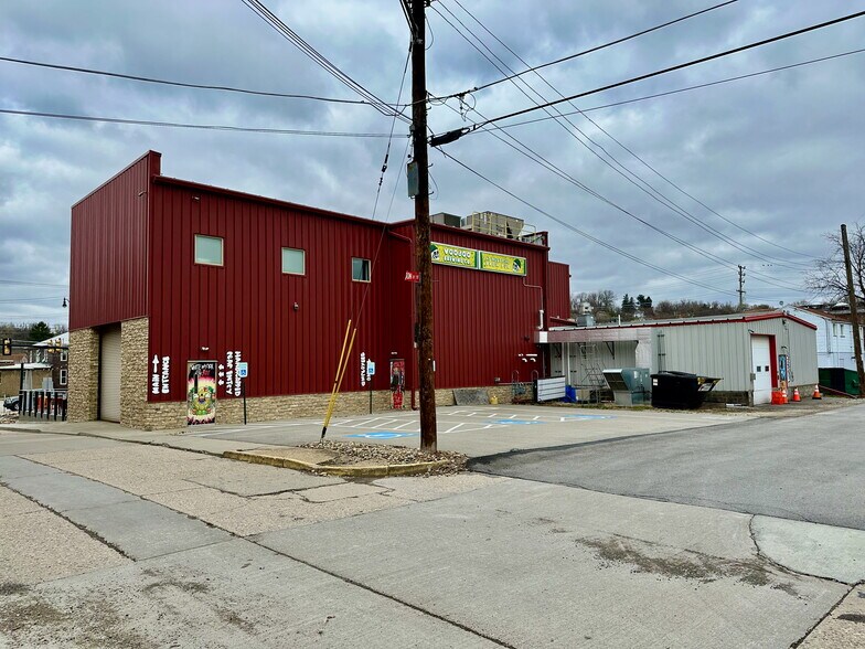 More Photos Of 23 W Pike St, Houston Storefront For Lease