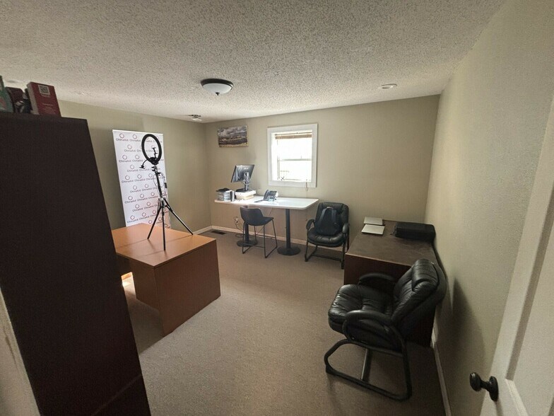 More Photos Of 1608 N Big Spring St, Midland Office For Sale