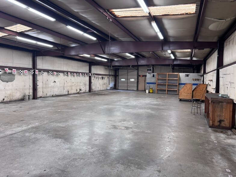 More Photos Of 293 Edwardia Dr, Greensboro Warehouse For Sale