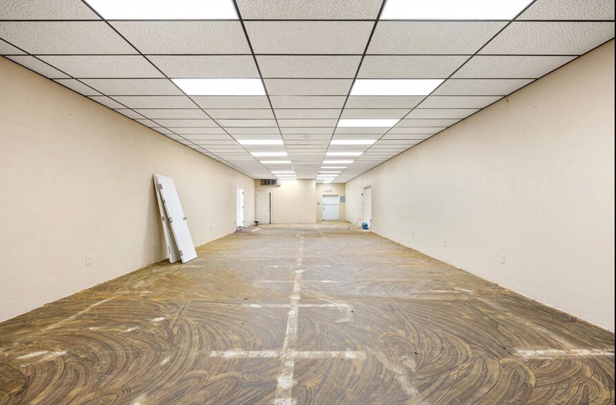 More Photos Of 1511 NW Cache Rd, Lawton General Retail For Sale