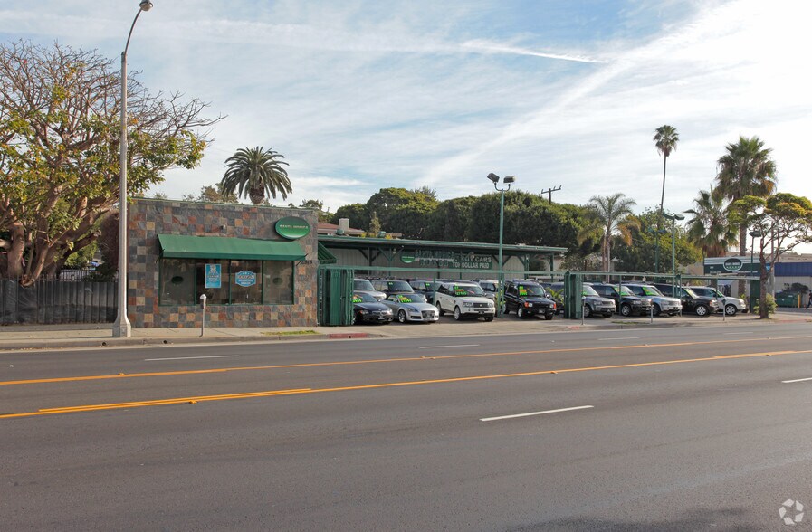 More Photos Of 2515 Lincoln Blvd, Santa Monica Auto Dealership For Lease