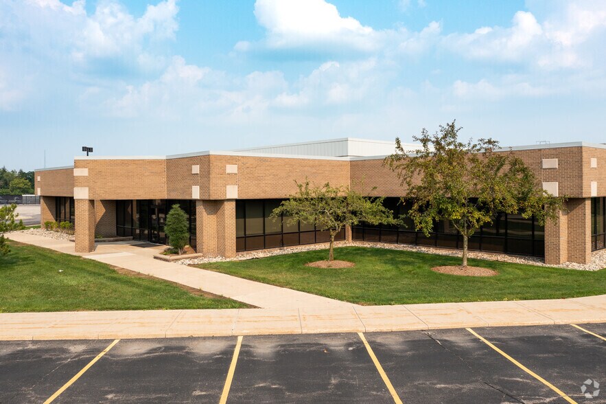 More Photos Of 999 Republic Dr, Allen Park Light Manufacturing For Sale