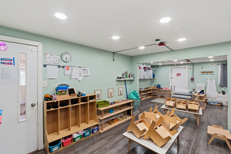 More Photos Of 248 Loudoun St SW, Leesburg Daycare Center For Lease