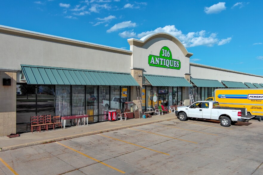 More Photos Of 2200 Westgate Dr, Bloomington Storefront For Lease