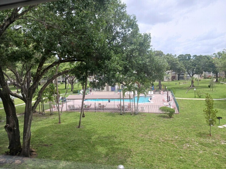 More Photos Of 3051 NW 48th Ave, Lauderdale Lakes Apartments For Sale
