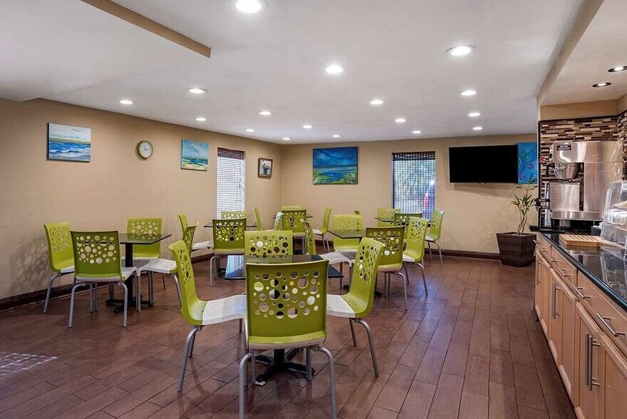 More Photos Of 249 US Highway 98, Apalachicola Hotel For Sale