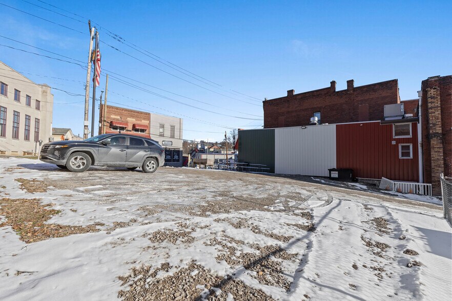 More Photos Of 114 E Lincoln Ave, Mc Donald Storefront For Lease