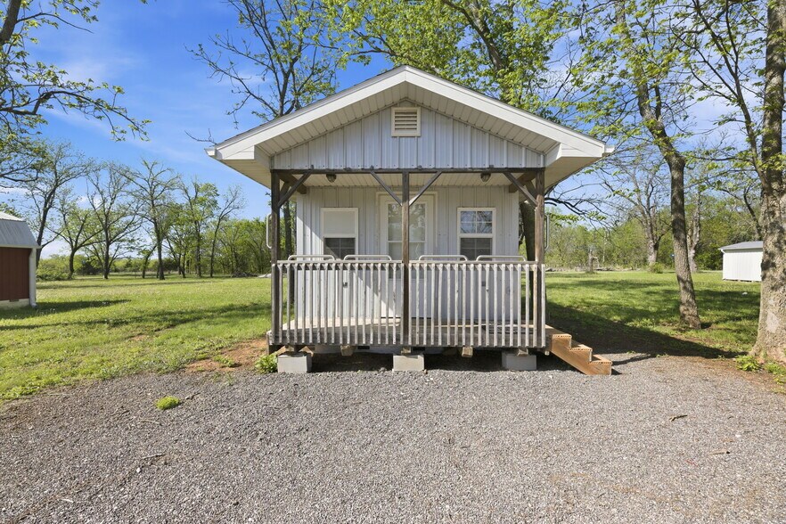 More Photos Of 74 2nd St, Moran Trailer Camper Park For Sale