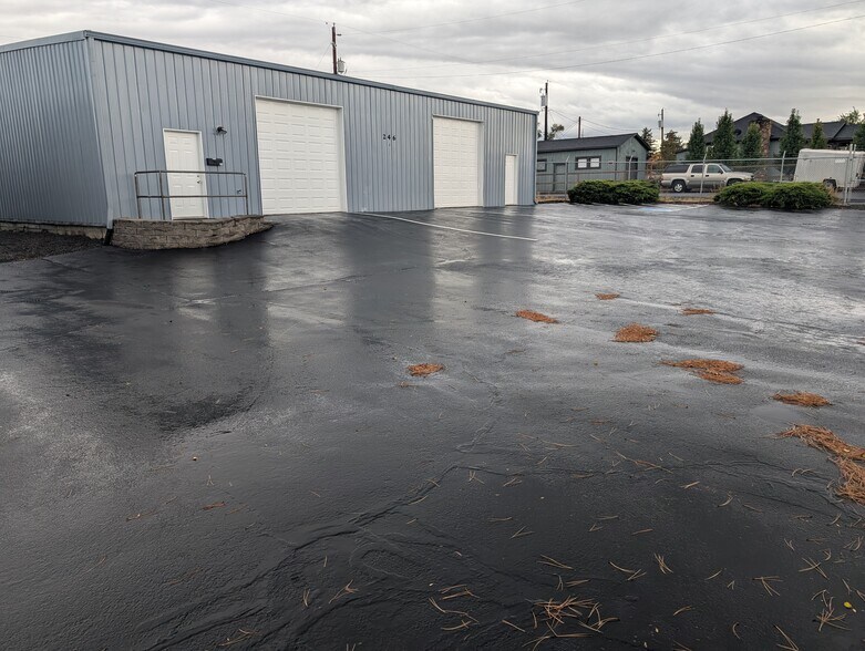More Photos Of 246 SE Franklin, Redmond Warehouse For Lease