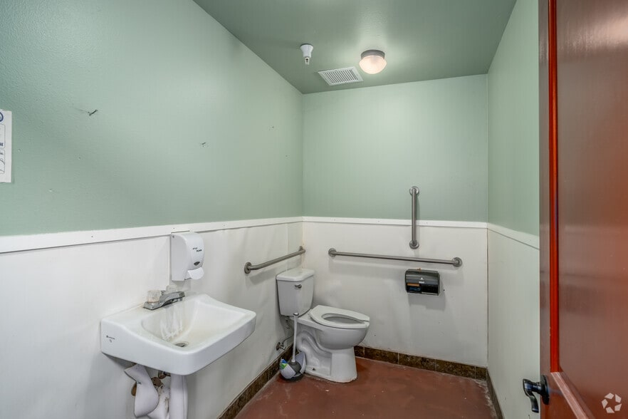 More Photos Of 4528 Pacific Ave SE, Lacey Daycare Center For Lease