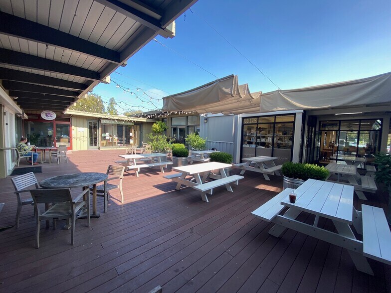 More Photos Of 1550 Tiburon Blvd, Tiburon Unknown For Lease