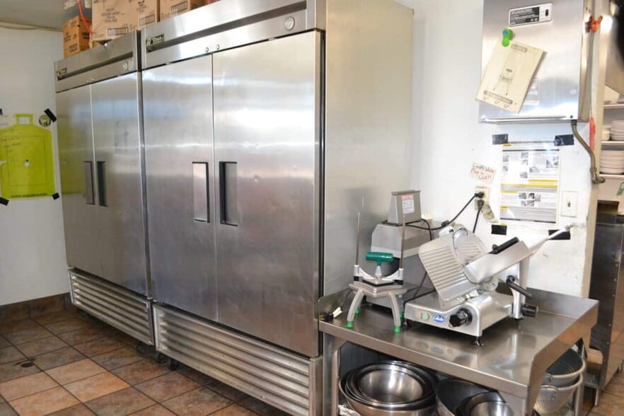 More Photos Of 308 W 12th St, Alturas Hotel For Sale