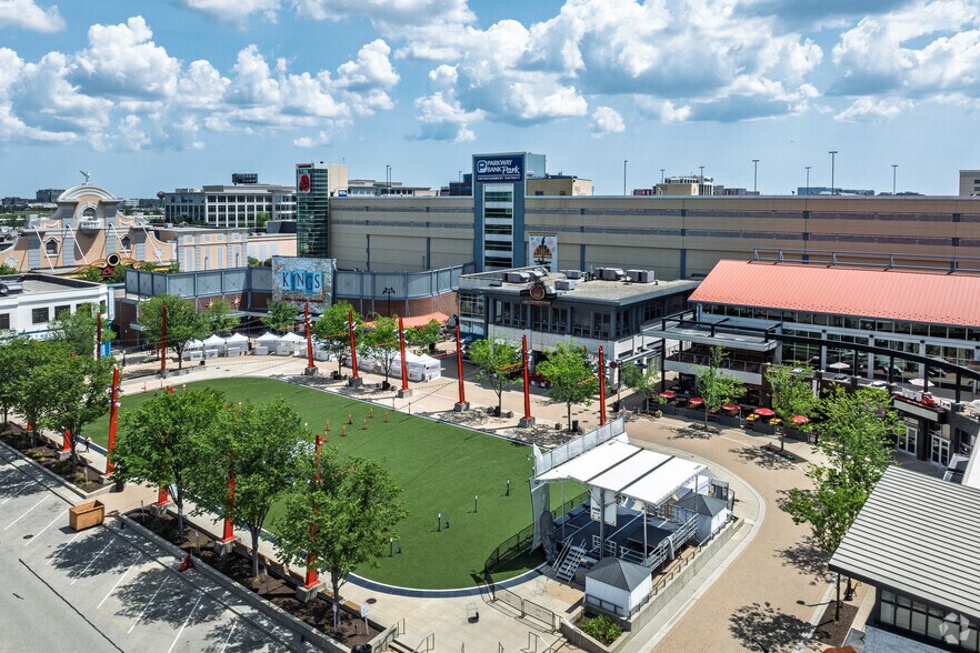 More Photos Of 5435-5505 Park Pl, Rosemont General Retail For Sale