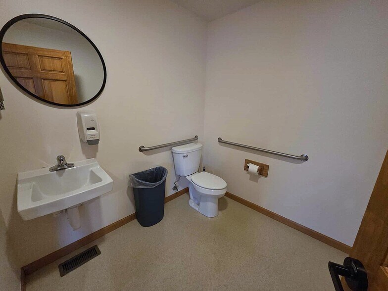 More Photos Of 9252 Lake City Rd, Houghton Lake Medical For Sale