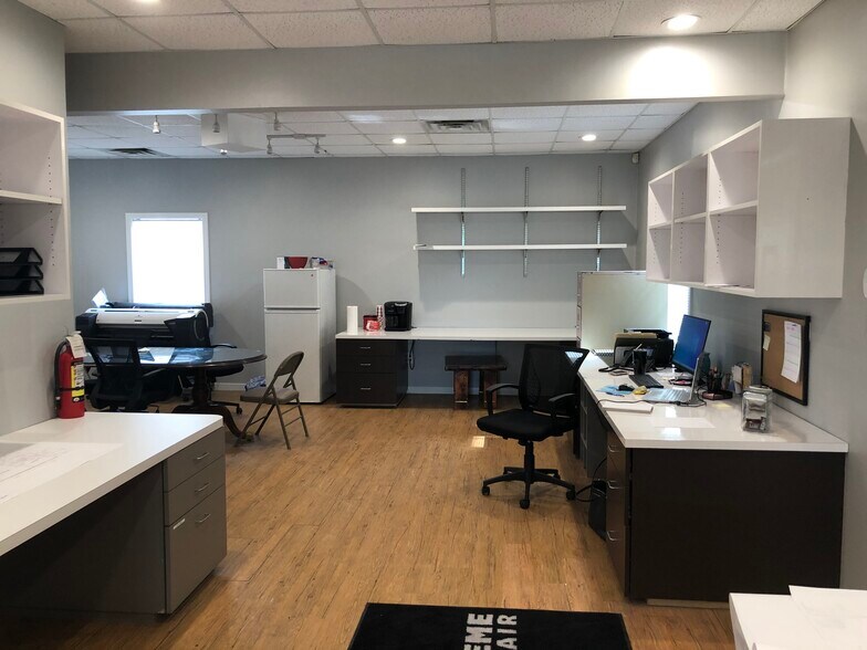 More Photos Of 602 S Loop 4, Buda Warehouse For Lease