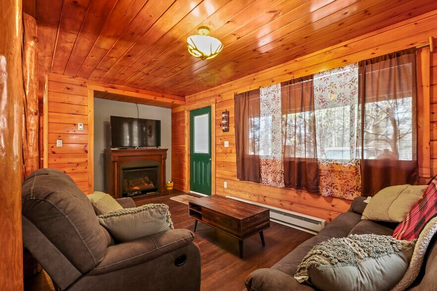 More Photos Of 9933 Bear Creek Blvd, Bear Creek Township Restaurant For Sale