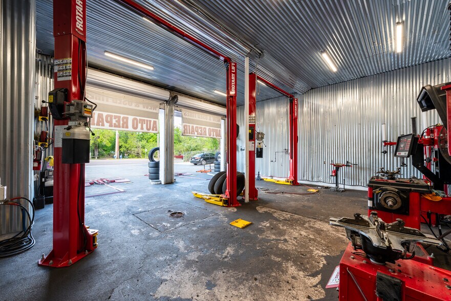 More Photos Of 2501 Sanford Ave, Sanford Auto Repair For Sale