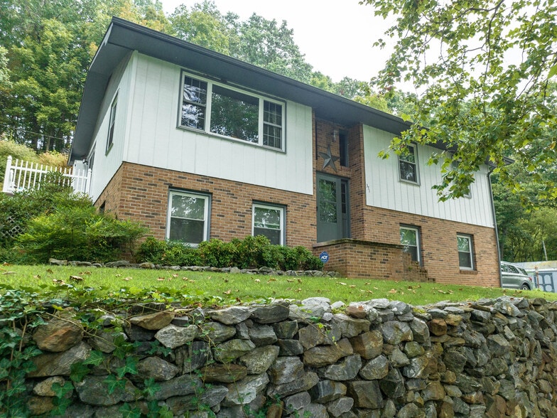 More Photos Of 371 Riverview Dr, Waynesville Manufactured Housing Mobile Home Park For Sale