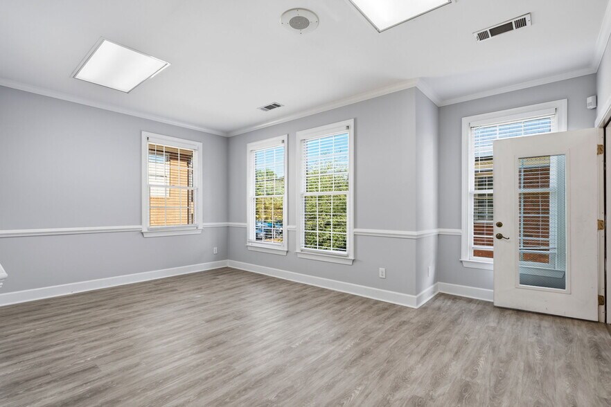 More Photos Of 2854 Johnson Ferry Rd, Marietta Office For Sale