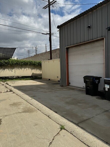 More Photos Of 3365 Union Pacific Ave, Los Angeles Manufacturing For Sale